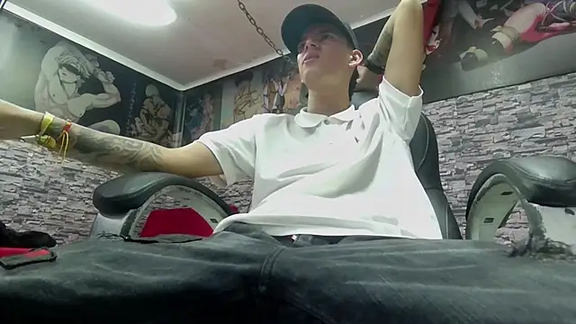 Snapshot of FrannBoy chatting on 03/19/25, 11:25 FrannBoy online show from 03/19/25, 11:25