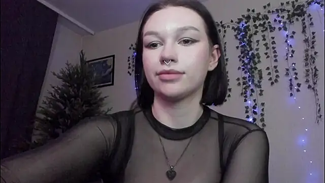 Snapshot of Emmy_m00n chatting on 12/04/24, 11:41 Emmy m00n online show from 12/04/24, 11:41