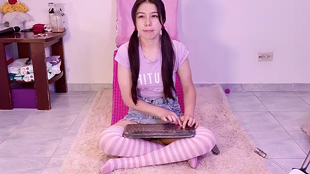 Snapshot of pink_flower_ chatting on 09/23/25, 10:46 pink flower online show from 09/23/25, 10:46