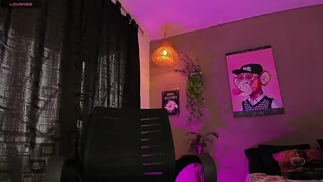 Snapshot of GinebraaFox_ chatting on 11/10/25, 12:59 GinebraaFox online show from 11/10/25, 12:59