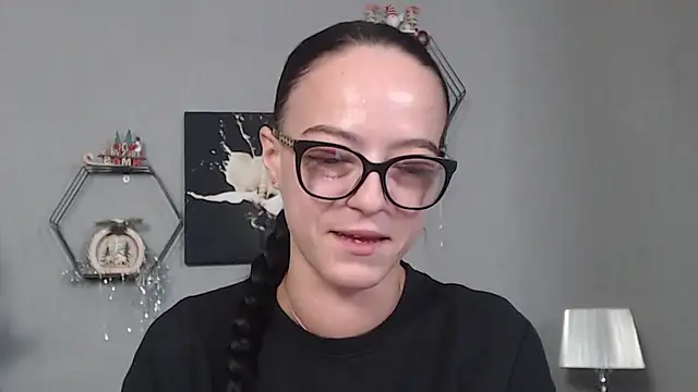 Snapshot of IzabelllNoir chatting on 12/16/25, 08:52 IzabelllNoir online show from 12/16/25, 08:52
