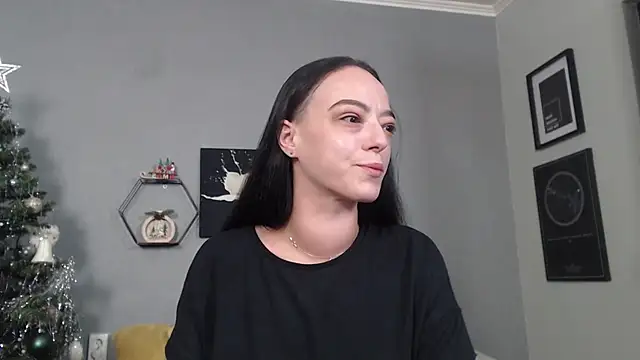 Snapshot of IzabelllNoir chatting on 12/23/25, 06:11 IzabelllNoir online show from 12/23/25, 06:11