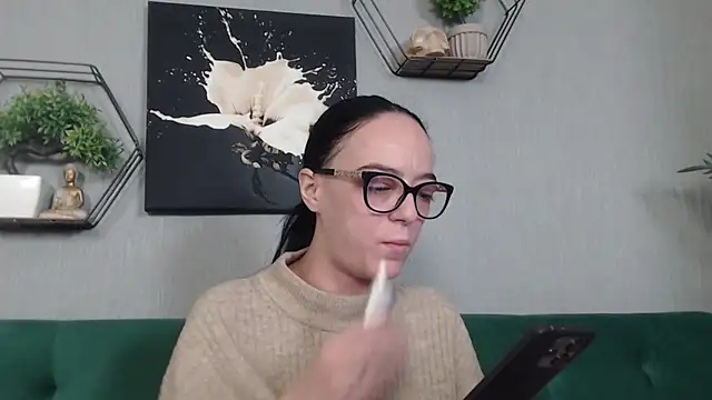 Snapshot of IzabelllNoir chatting on 02/11/26, 08:30 IzabelllNoir online show from 02/11/26, 08:30