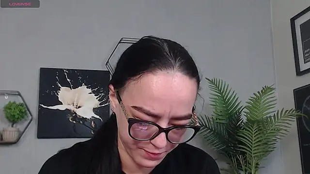 Snapshot of IzabelllNoir chatting on 03/28/26, 08:47 IzabelllNoir online show from 03/28/26, 08:47
