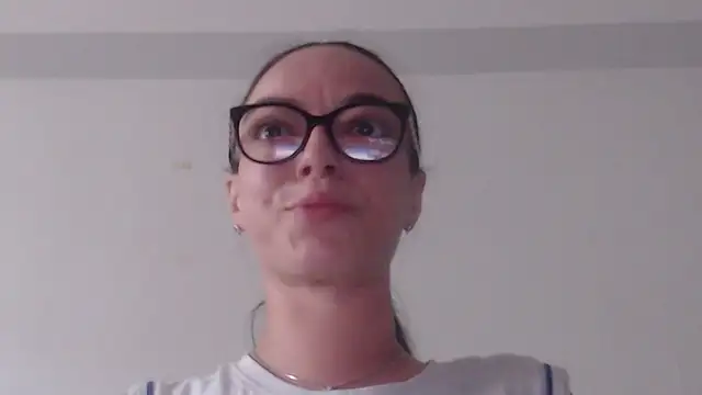 Snapshot of IzabelllNoir chatting on 06/03/26, 06:49 IzabelllNoir online show from 06/03/26, 06:49