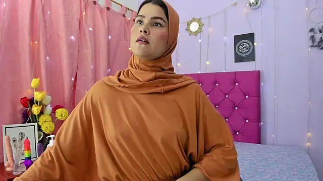 AishaAmin  online show from 12/18/24, 03:44