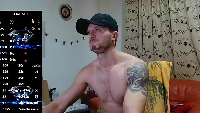 cuple hoot  online show from 10/29/25, 06:04