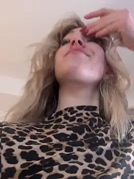 Snapshot of SerenaBennet chatting on 11/18/25, 07:57 SerenaBennet online show from 11/18/25, 07:57