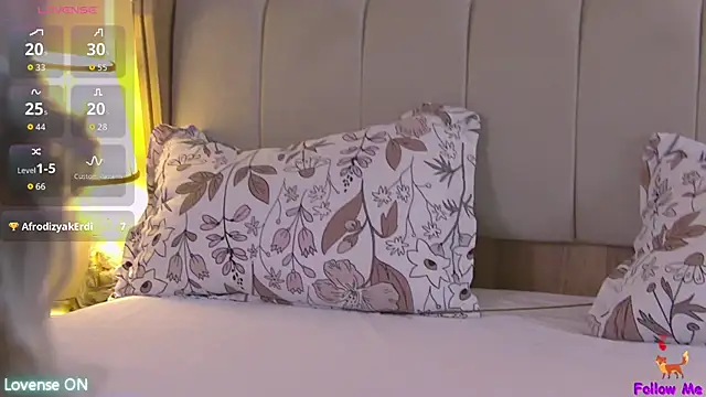 Snapshot of SerenaBennet chatting on 11/21/25, 11:53 SerenaBennet online show from 11/21/25, 11:53