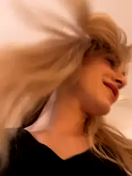 Snapshot of SerenaBennet chatting on 11/28/25, 11:29 SerenaBennet online show from 11/28/25, 11:29