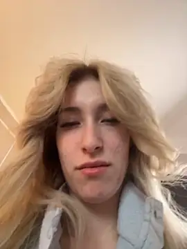 Snapshot of SerenaBennet chatting on 11/30/25, 11:25 SerenaBennet online show from 11/30/25, 11:25