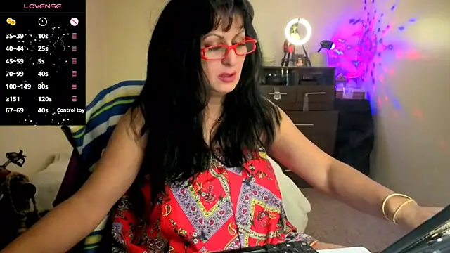 Snapshot of YourDreamLoverr chatting on 11/26/25, 12:00 YourDreamLoverr online show from 11/26/25, 12:00