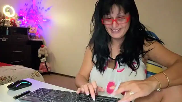 Snapshot of YourDreamLoverr chatting on 12/02/25, 11:56 YourDreamLoverr online show from 12/02/25, 11:56