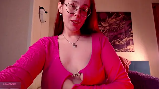 Snapshot of VanessaLincum chatting on 12/15/25, 07:01 VanessaLincum online show from 12/15/25, 07:01