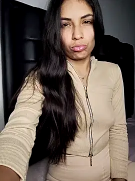 Snapshot of Anifer chatting on 10/30/25, 09:44 Anifer online show from 10/30/25, 09:44