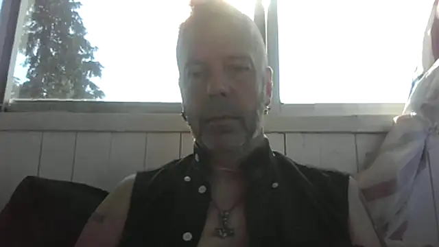 Snapshot of SHARPSkinhead chatting on 06/08/26, 06:47 SHARPSkinhead online show from 06/08/26, 06:47