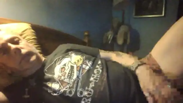 Snapshot of SHARPSkinhead chatting on 06/18/26, 10:03 SHARPSkinhead online show from 06/18/26, 10:03