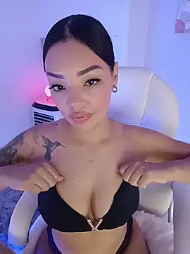 Snapshot of Sara_LipsX chatting on 12/14/25, 10:03 Sara LipsX online show from 12/14/25, 10:03