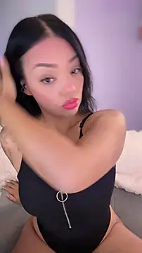 Snapshot of Sara_LipsX chatting on 03/25/26, 02:06 Sara LipsX online show from 03/25/26, 02:06