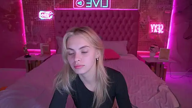 Snapshot of ChloeBrightt chatting on 11/03/25, 09:48 ChloeBrightt online show from 11/03/25, 09:48