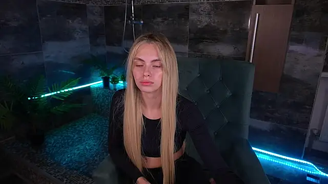 Snapshot of ChloeBrightt chatting on 11/07/25, 08:42 ChloeBrightt online show from 11/07/25, 08:42