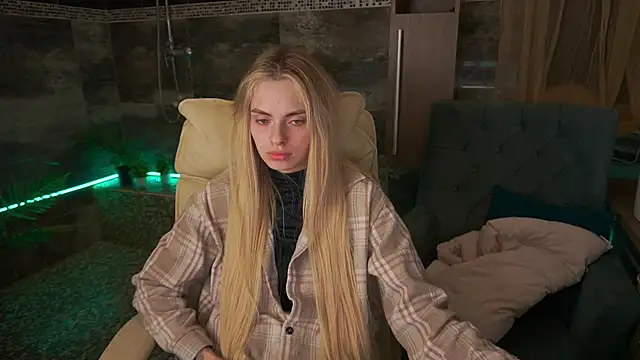 Snapshot of ChloeBrightt chatting on 11/20/25, 08:41 ChloeBrightt online show from 11/20/25, 08:41