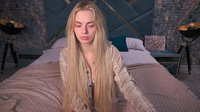 Snapshot of ChloeBrightt chatting on 11/25/25, 08:53 ChloeBrightt online show from 11/25/25, 08:53