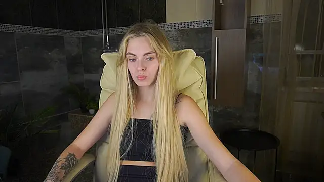 Snapshot of ChloeBrightt chatting on 11/26/25, 09:05 ChloeBrightt online show from 11/26/25, 09:05