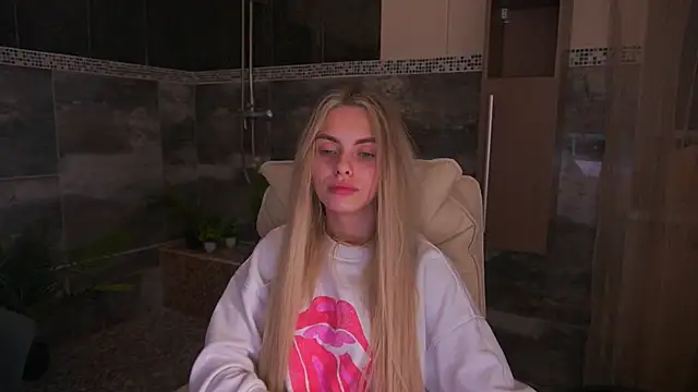 Snapshot of ChloeBrightt chatting on 11/28/25, 09:17 ChloeBrightt online show from 11/28/25, 09:17