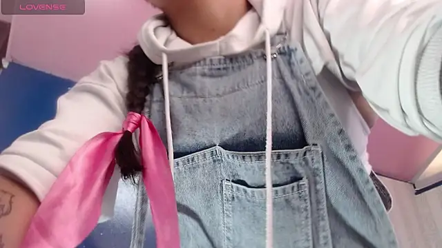 vitoria23  online show from 12/05/25, 02:14