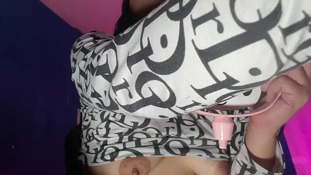 Snapshot of vitoria23_ chatting on 06/23/26, 01:53 vitoria23 online show from 06/23/26, 01:53