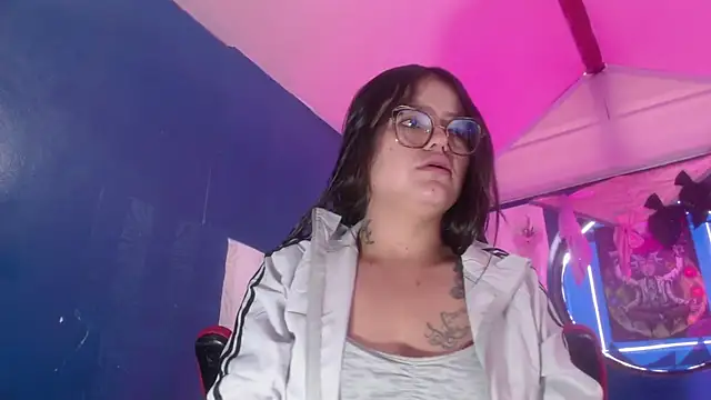 Snapshot of vitoria23_ chatting on 07/17/26, 02:34 vitoria23 online show from 07/17/26, 02:34