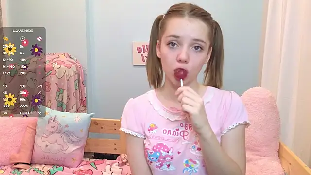 Snapshot of PrincessLittleKiki chatting on 10/15/25, 07:19 PrincessLittleKiki online show from 10/15/25, 07:19