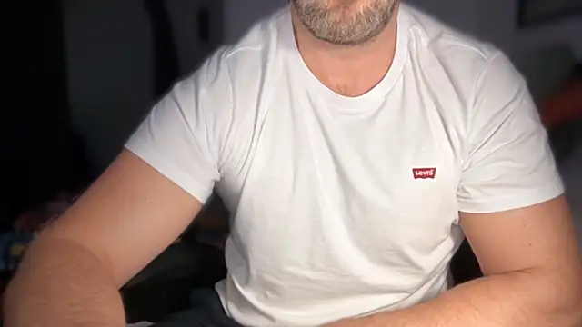 Snapshot of Mr_Beef chatting on 10/15/25, 05:02 Mr Beef online show from 10/15/25, 05:02