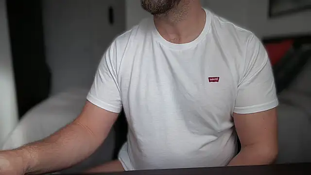 Snapshot of Mr_Beef chatting on 10/19/25, 10:05 Mr Beef online show from 10/19/25, 10:05