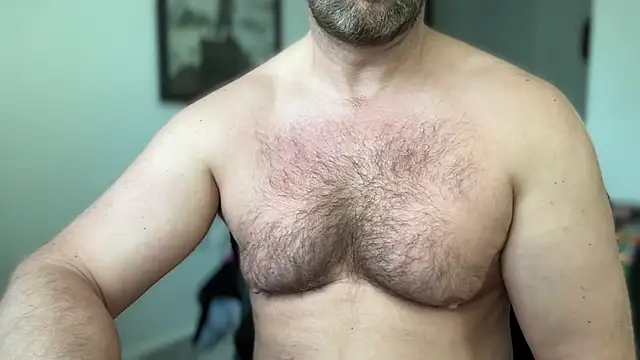 Snapshot of Mr_Beef chatting on 10/27/25, 03:27 Mr Beef online show from 10/27/25, 03:27