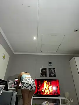 Snapshot of Bootyfulbarbiie chatting on 12/13/24, 02:10 Bootyfulbarbiie online show from 12/13/24, 02:10