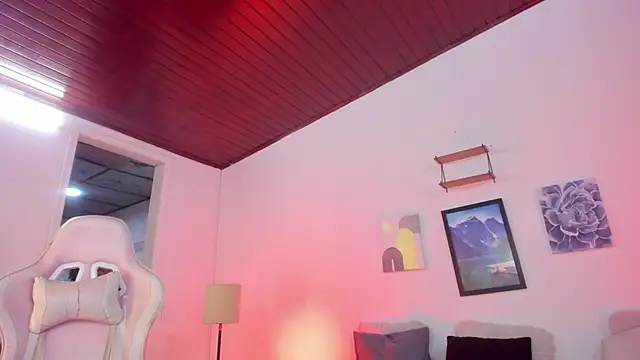 Snapshot of Aliciia_cute1 chatting on 09/14/25, 09:19 Aliciia cute1 online show from 09/14/25, 09:19