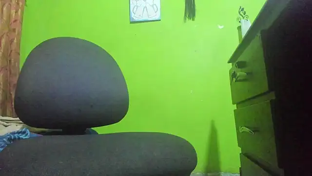 Snapshot of Brenda_Smith69 chatting on 10/30/25, 10:54 Brenda Smith69 online show from 10/30/25, 10:54