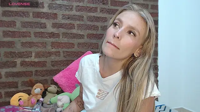 MeganColins1 online show from 09/15/25, 09:59