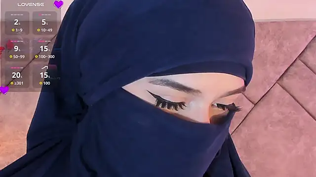 Snapshot of anna-henao chatting on 11/24/25, 07:24 anna-henao online show from 11/24/25, 07:24