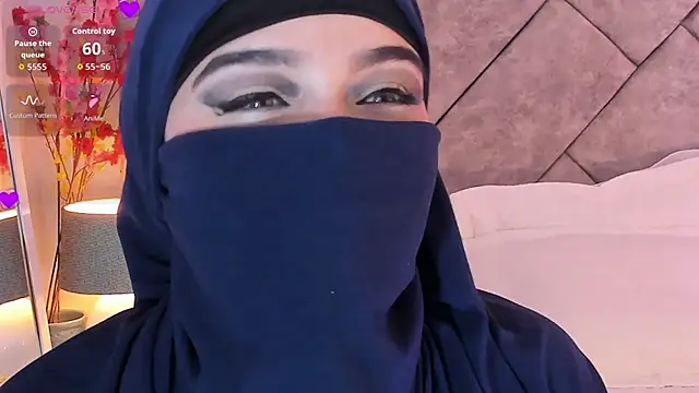 Snapshot of anna-henao chatting on 12/13/25, 07:53 anna-henao online show from 12/13/25, 07:53