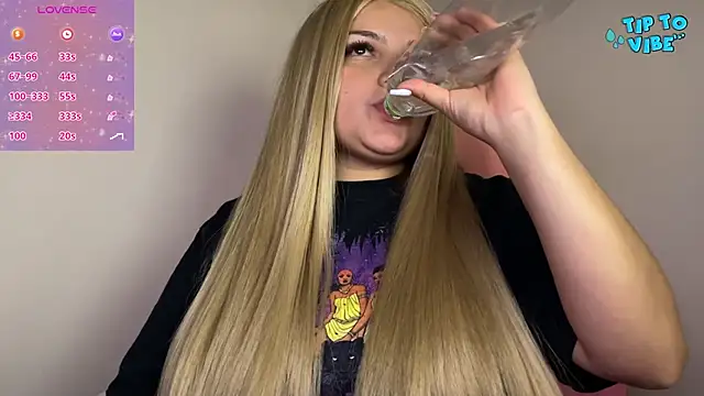 SweetPaige  online show from 12/18/24, 10:57