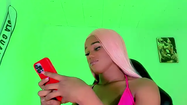 Snapshot of naomy__xx chatting on 10/07/25, 03:20 naomy  xx online show from 10/07/25, 03:20