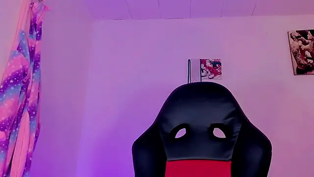 Snapshot of naomy__xx chatting on 10/31/25, 03:18 naomy  xx online show from 10/31/25, 03:18