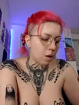 Snapshot of divine_eve chatting on 02/06/25, 04:03 divine eve online show from 02/06/25, 04:03