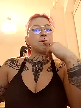 Snapshot of divine_eve chatting on 02/28/25, 04:10 divine eve online show from 02/28/25, 04:10