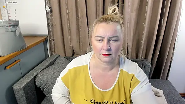 mira robinsonnn online show from 01/17/25, 02:39