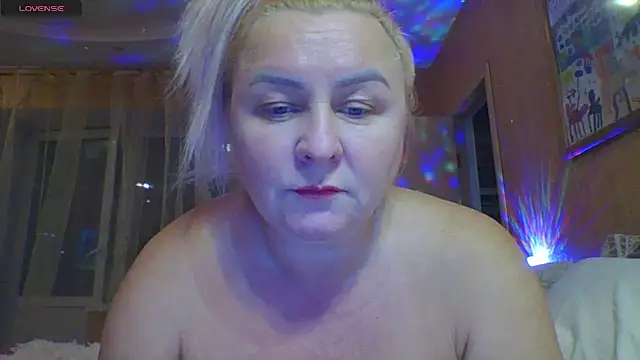 Snapshot of mira_robinsonnn chatting on 10/19/25, 09:26 mira robinsonnn online show from 10/19/25, 09:26