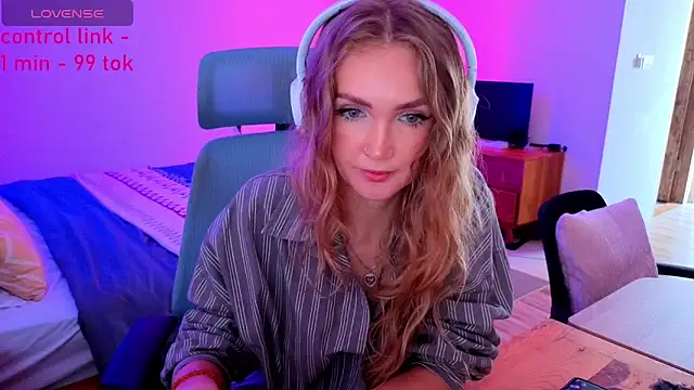 Snapshot of PrincessVS chatting on 10/19/25, 05:19 PrincessVS online show from 10/19/25, 05:19